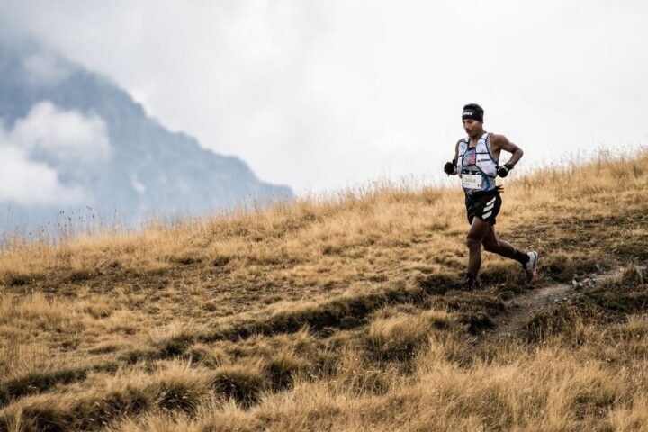 UTMB 2022 competitor trail running downhill