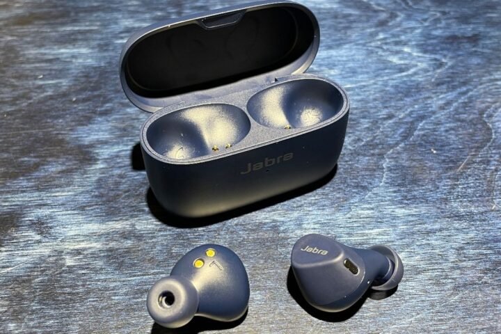 Jabra Elite 4 Active headphones