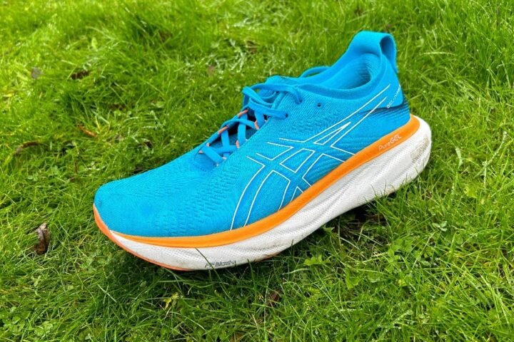 Asics Gel-Nimbus 25 on grass