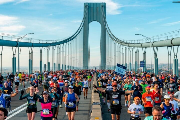 Runners cross the Verrazzano-Narrows Bridge at the start of the 2021 TCS New York City Marathon